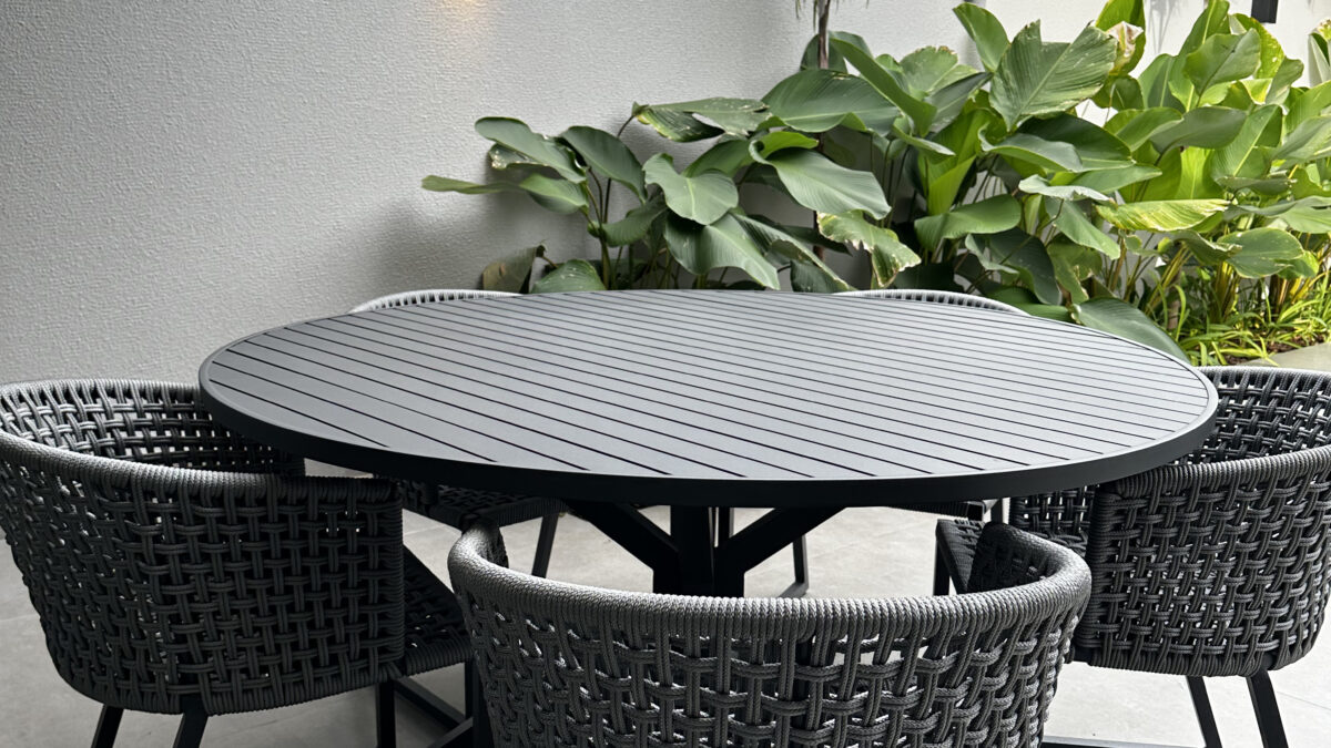 Mesa de Jantar para Área Externa: Elegância e Durabilidade para Seu Espaço