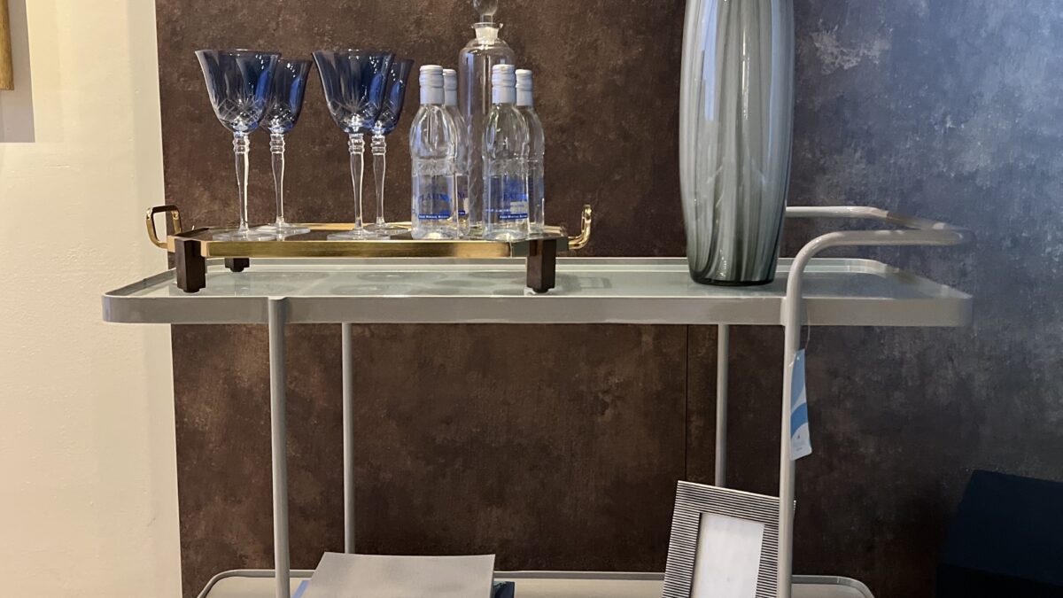 Carrinho Bar: A Elegância da Recepção em Móveis de Alto Padrão