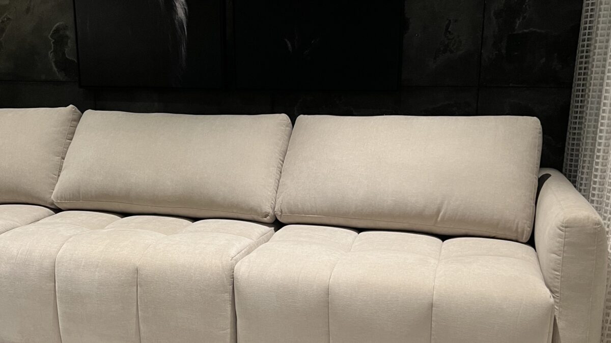 Sofá Automatizado Fratelli: Conforto e Estilo na Sua Sala de TV